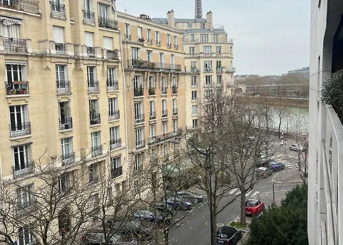 View Of Eiffel Tower 16th Arrondissement Trocadero With Terrasse * Paris