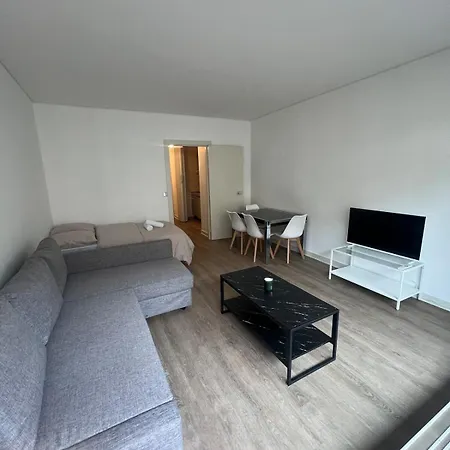 View Of Eiffel Tower 16th Arrondissement Trocadero With Terrasse פריז