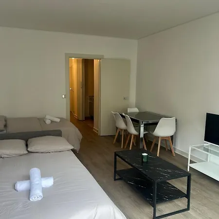 View Of Eiffel Tower 16th Arrondissement Trocadero With Terrasse פריז