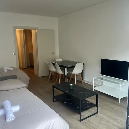 View Of Eiffel Tower 16th Arrondissement Trocadero With Terrasse