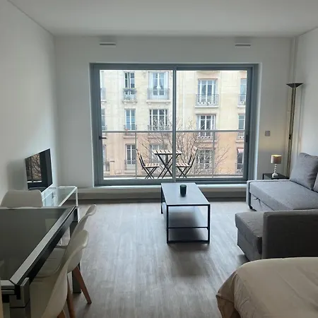 View Of Eiffel Tower 16th Arrondissement Trocadero With Terrasse פריז