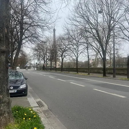 View Of Eiffel Tower 16th Arrondissement Trocadero With Terrasse * פריז