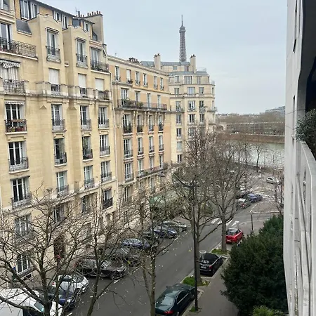 View Of Eiffel Tower 16th Arrondissement Trocadero With Terrasse * Paris