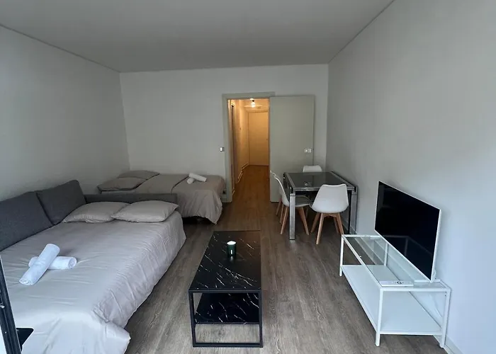 View Of Eiffel Tower 16th Arrondissement Trocadero With Terrasse